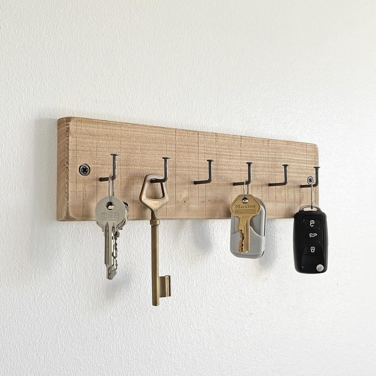 Modern Key Holder & Wall Organizer – Minimalist Key Rack